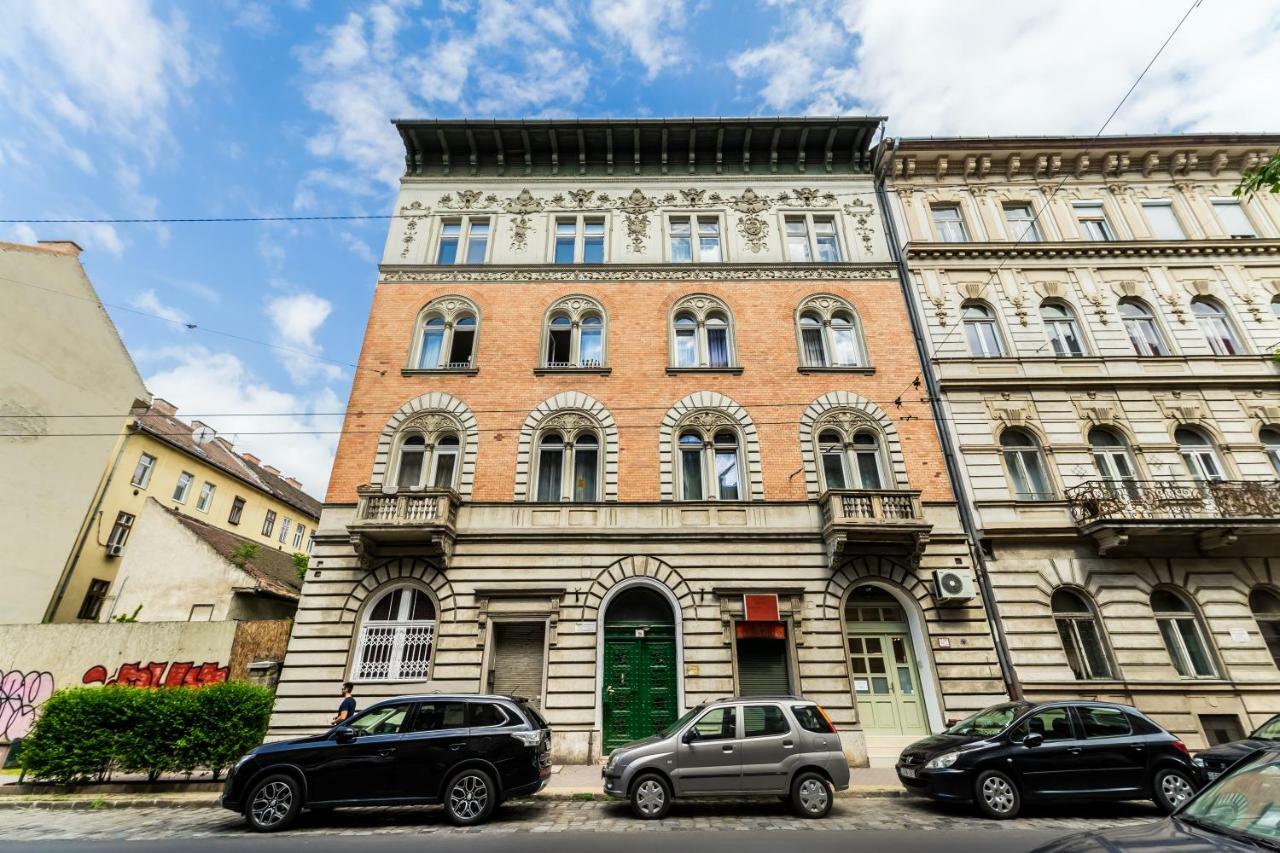 Bpr Azure Desire Studio Budapest Exterior foto